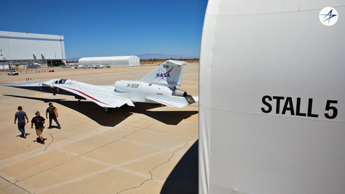 美國國家航空暨太空總署( NASA )近期在加州的空軍工廠進行「X-59」驗證機的試飛活動，推動商用超音速飛機的發展。 圖：翻攝自 @LockheedMartin X 帳號