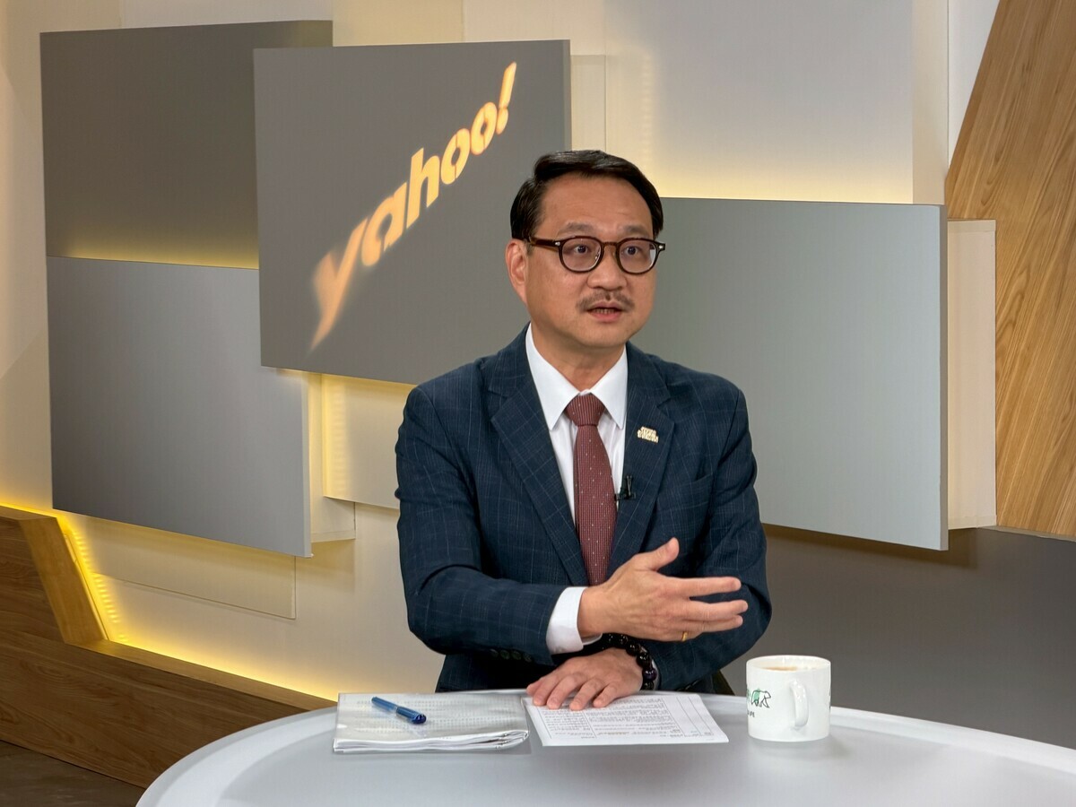 行政院副秘書長阮昭雄接受Yahoo TV網路節目《齊有此理》專訪，今（29）天播出。 圖：Yahoo TV提供