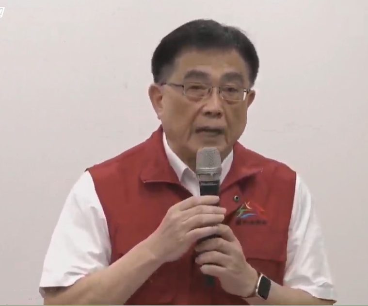 台中市農業局長張敬昌說明，王姓獸醫佐昨晚返國。 圖：取自直播畫面
