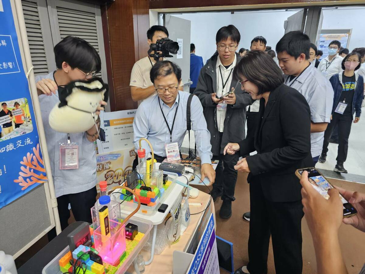 海洋素養種子教師縣市社群及參賽隊伍成果展示實況。 圖：海洋委員會/提供