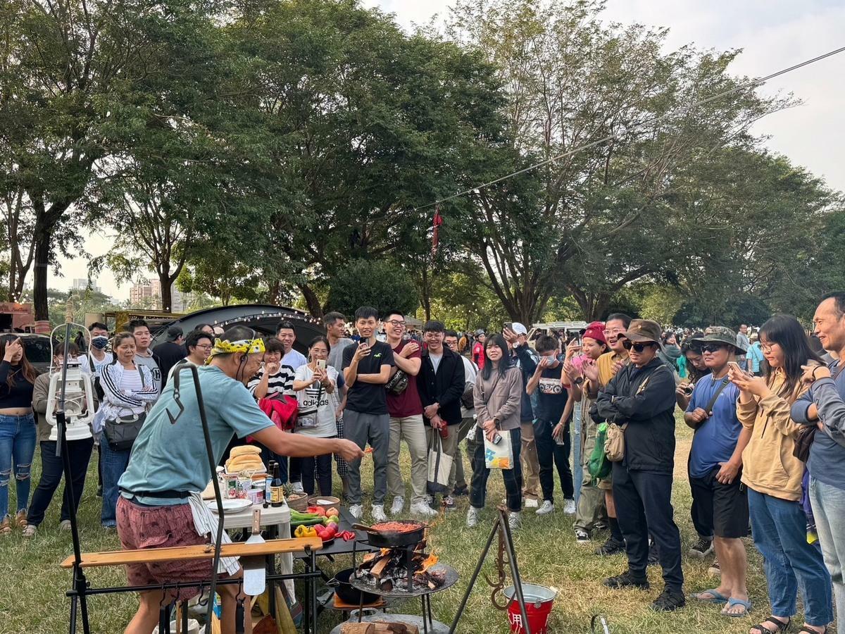 現場請來職人展現戶外野炊技巧。 圖：高雄市觀光局/提供