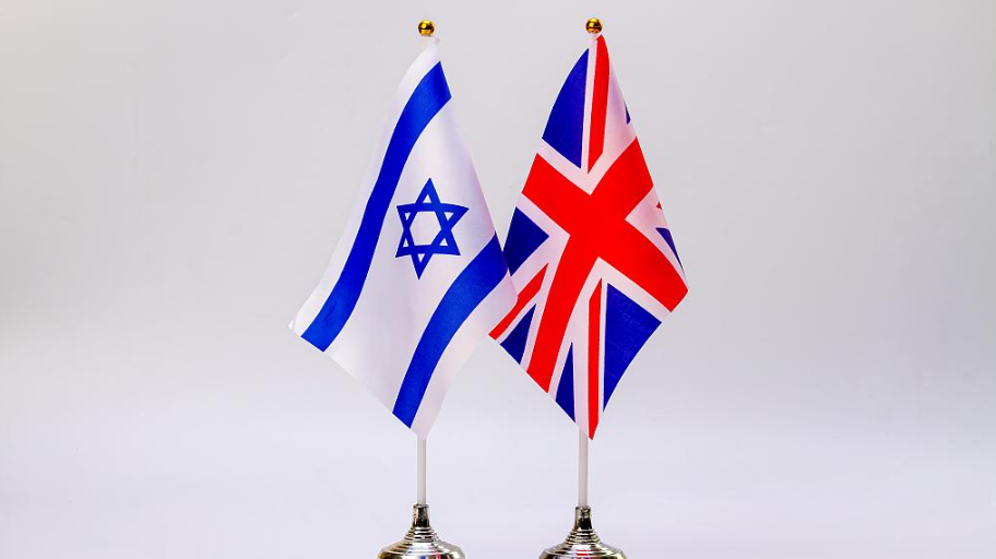 英國與以色列的關係驟然陷入冰點。綜合外媒報導，因不滿倫敦在以巴衝突中的立場搖擺、對納坦雅胡政府態度強硬，以色列政府決定全面撤回對英國的外交、情報與安全支援。 圖:翻攝自百度