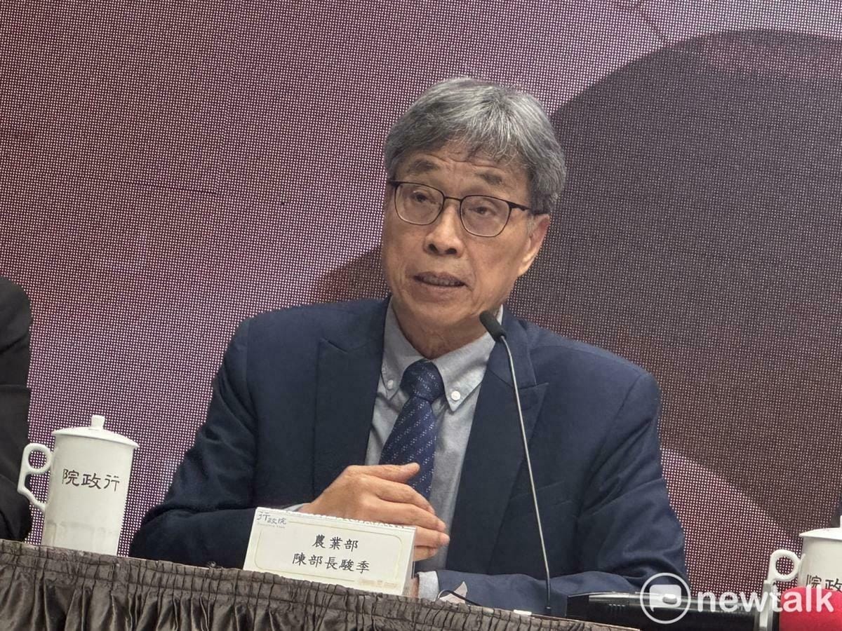 「雙11電商購物節」即將到來，針對電商業者把關的問題，陳駿季說明，近期數發部會討論提出更精準的應對方案，包裹也會加強攔檢。 圖：謝莉慧／攝