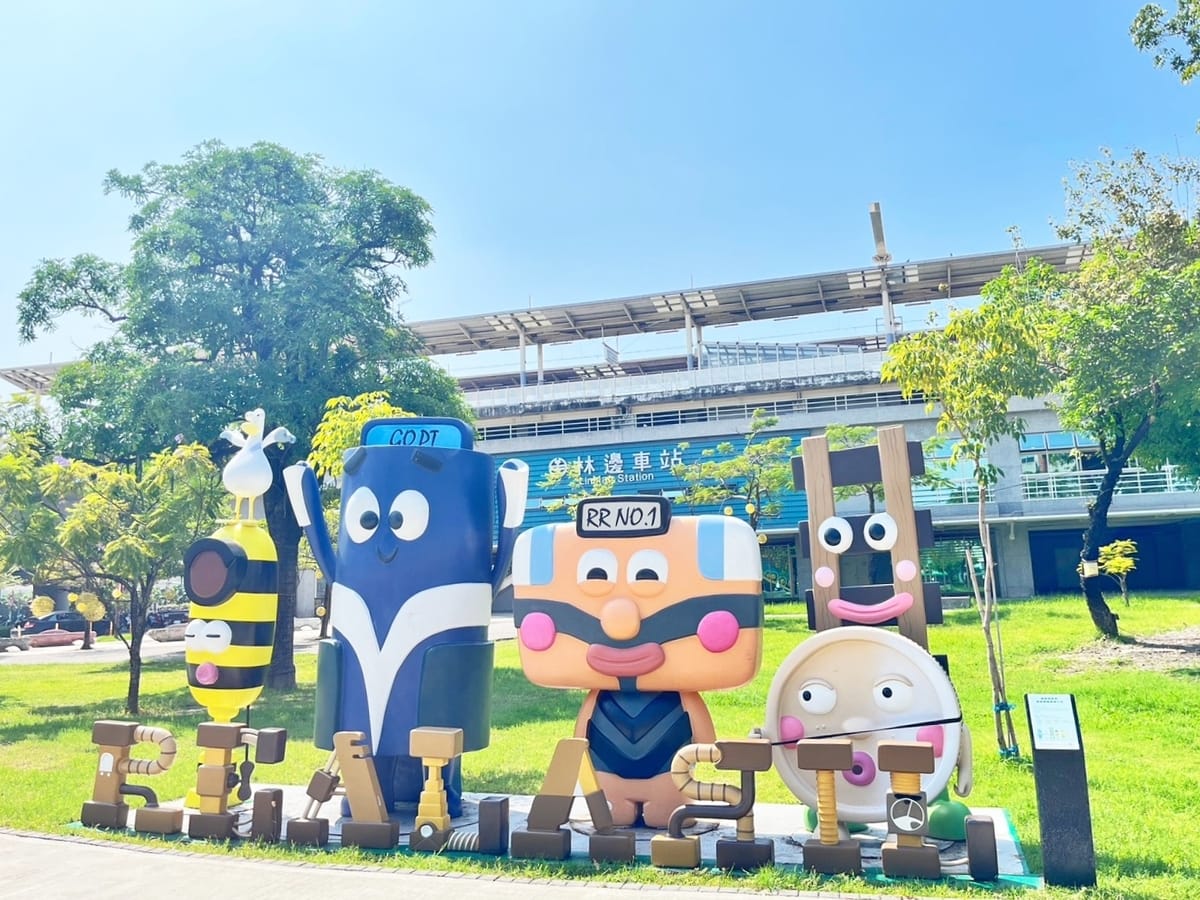 活動舉辦期間，屏東境內的火車站也會有噹噹一族裝置藝術可以打卡。 圖：台鐵／提供