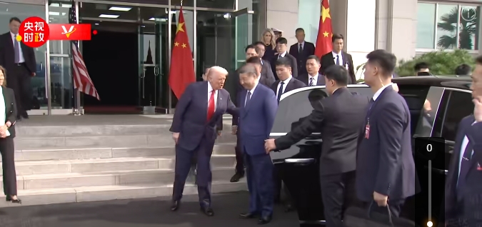上次高峰會後，美國總統川普在親自送習近平上車。 圖 : 翻攝自央視時政