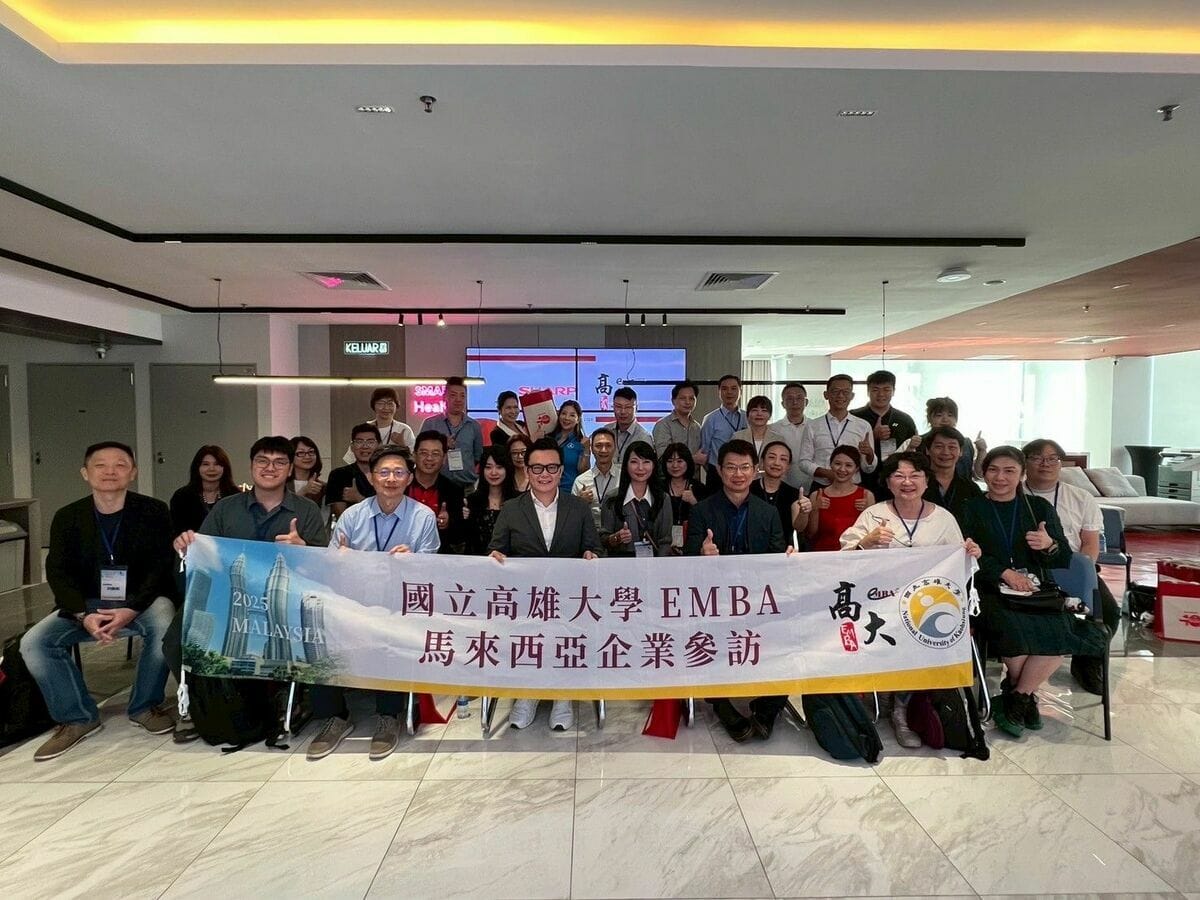 薛兆基隨高雄大學參訪馬來西亞當地企業，透過跨國考察將國際產業鏈思維導入左楠發展藍圖。 圖：薛兆基/提供