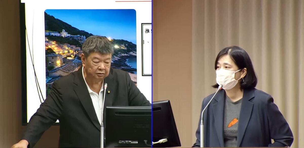 陳雪生(左)質詢觀光署長陳玉秀時稱，高登島上20多個官兵相當寂寞，「日子一久，同性戀都有可能」，陳培瑜砲轟是赤裸裸的歧視，要求道歉。 圖：截自立法院IVOD