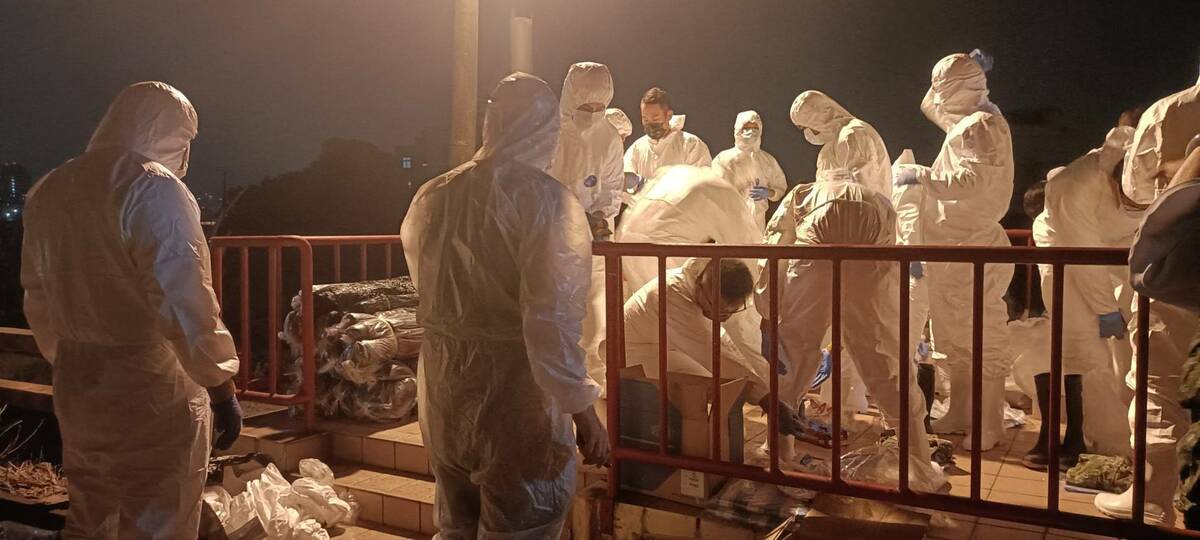 國軍進駐案場，進行整裝與行前說明。 圖：國防部提供
