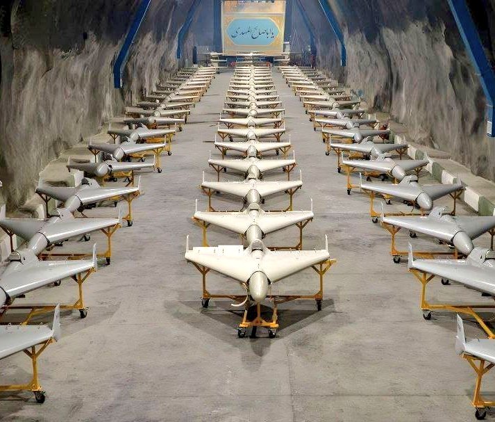 伊朗也向該國轉移數千套武器系統及「沙赫德」無人機，以加強委內瑞拉在加勒比海及首都加拉加斯的防衛能力。 圖:翻攝自X帳號@rkmtimes