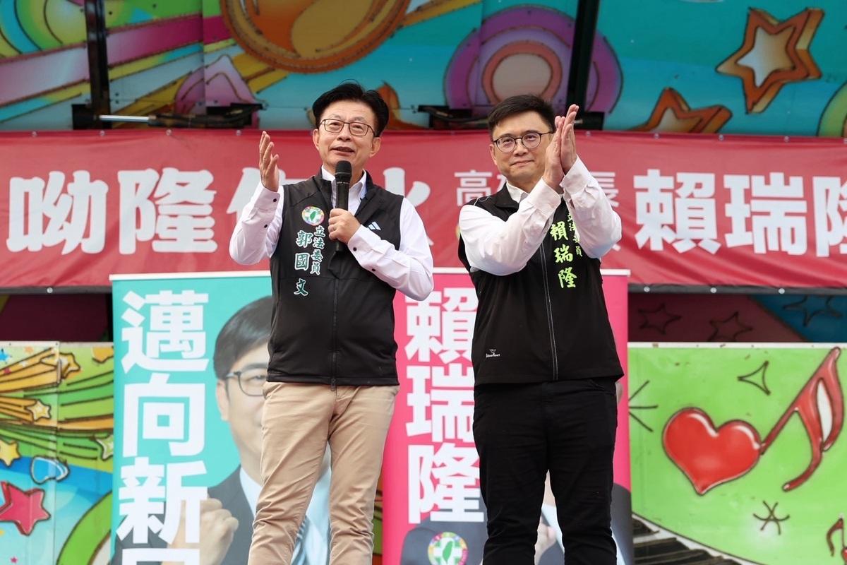 郭國文(左)表示高雄從工業城市到國際城市，延續的最佳人選就是賴瑞隆(右)。 圖：賴瑞隆辦公室/提供