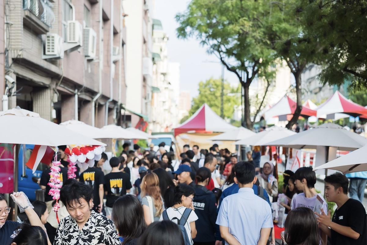 2025南國文化嘉年華高雄車站前南國商圈社區盛大登場。 圖：高雄市行國處/提供