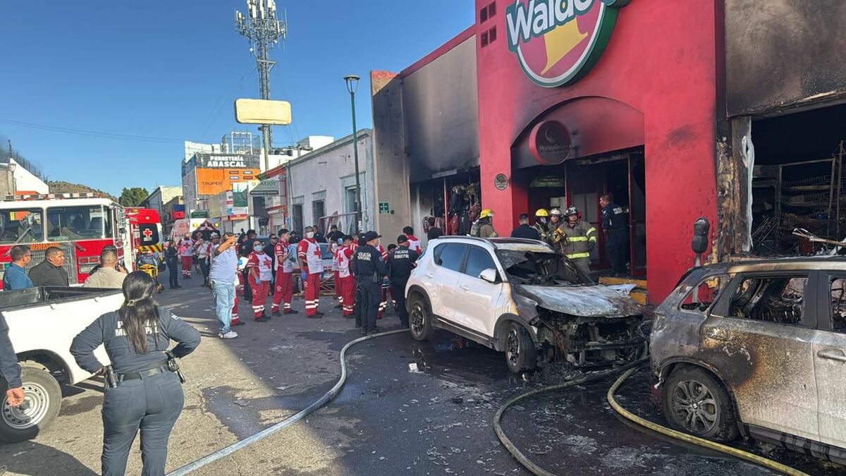 墨西哥北部索諾拉州（Sonora）首府艾莫西約（Hermosillo）一間連鎖雜貨店週六發生重大火警，造成至少 23 人死亡、 11 人受傷，死者中包括多名孩童。 圖：翻攝自 X  Emeequis
