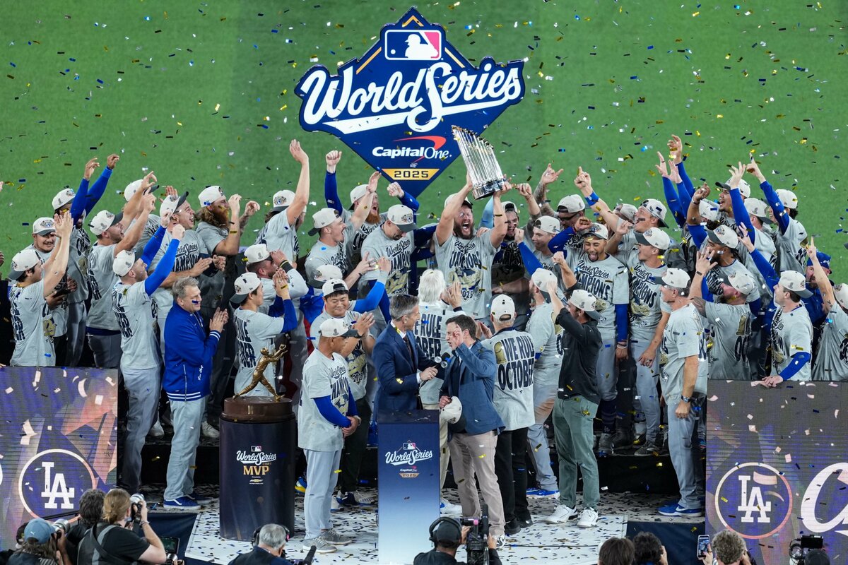 美國洛杉磯道奇隊昨（1）日晚間奪下世界大賽冠軍衛冕寶座。 圖：取自 X@MLB