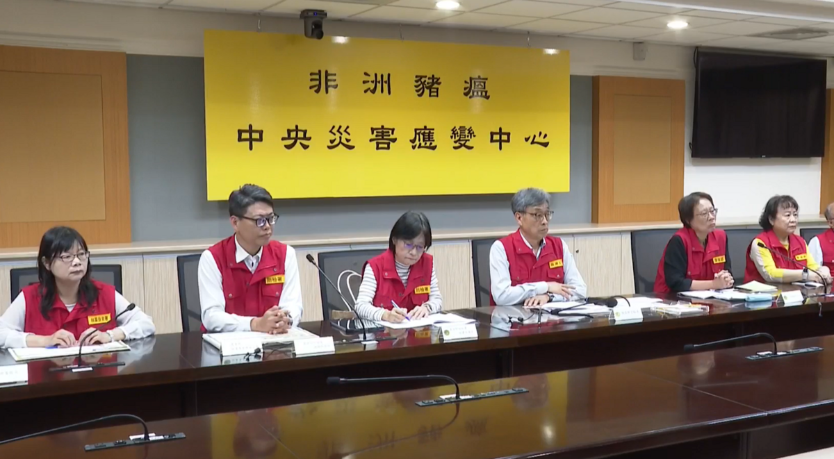 農業部長陳駿季嚴正關切台中重複清消，警告恐致非洲豬瘟檢測誤判，要求市府說明並遵守防疫規定。 圖：翻攝自農業部直播畫面