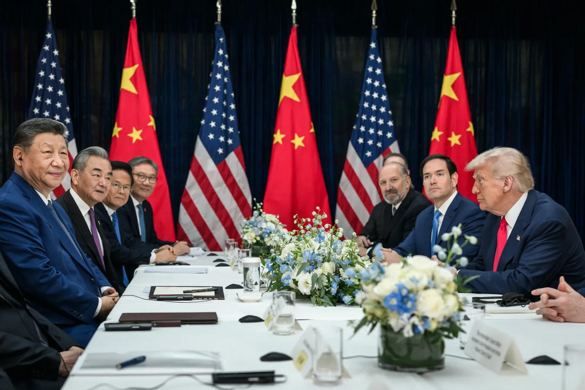 美國總統川普與中國國家主席習近平，2025年參加韓國釜山APEC峰會會談。 圖：取自 白宮 官方網站