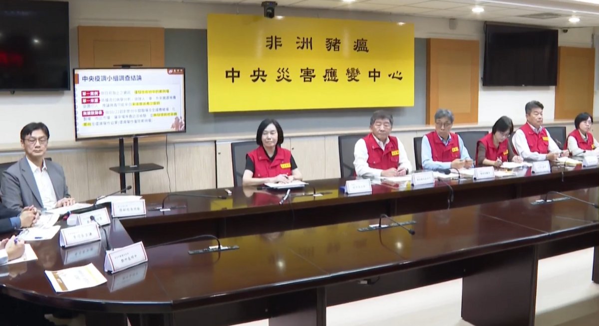 農業部公布疫調報告指出，台中豬瘟為單一案例，疑因未蒸煮廚餘引發，無擴散跡象，但廚餘管理仍是防疫關鍵隱憂。 圖：翻攝自直播畫面