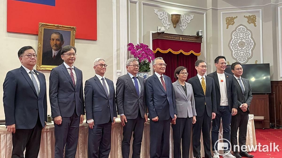 「2025亞太經濟合作經濟領袖會議代表團」返國記者會。 圖：高逸帆／攝