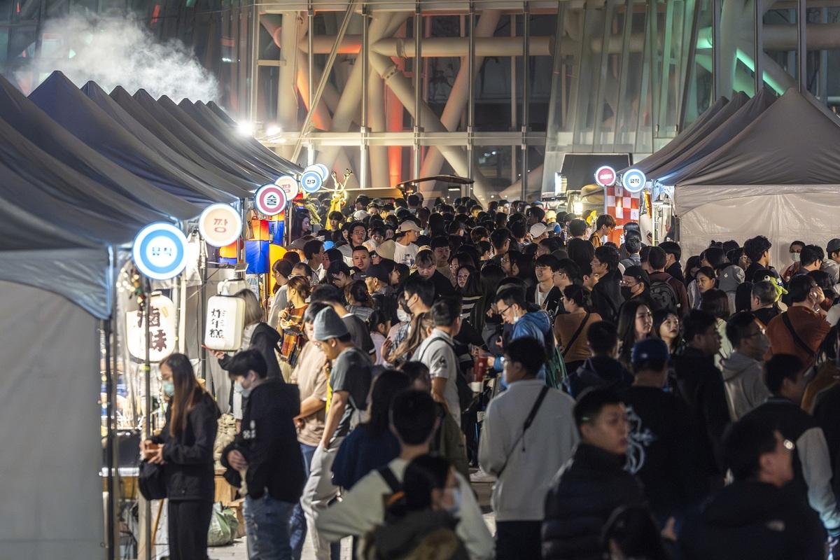 《下酒祭》以下酒菜為主題，匯聚兩國南部最具代表性的在地美味。 圖：高流中心/提供