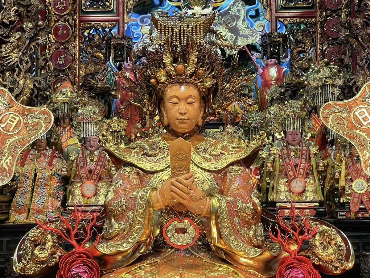 南方澳進安宮16年前打造全台首座寶石珊瑚媽祖。 圖：翻攝自臉書