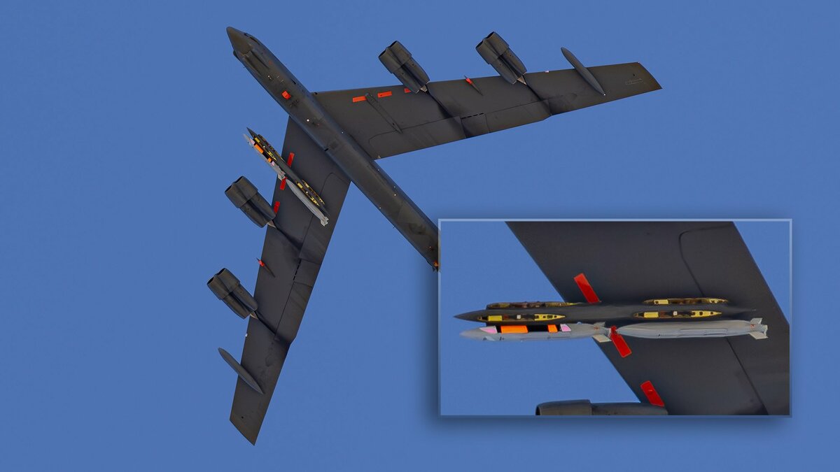 搭載不明武器的B-52H。 圖：翻攝自 X《极光》