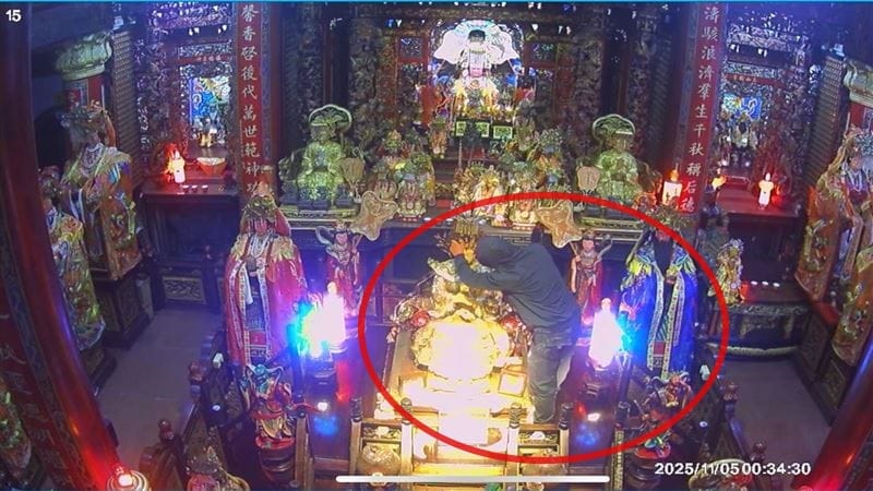 寶石珊瑚媽祖廟「進安宮」遭竊，警方12小時內逮2名犯嫌，失竊物品全數追回。 圖：翻攝自臉書