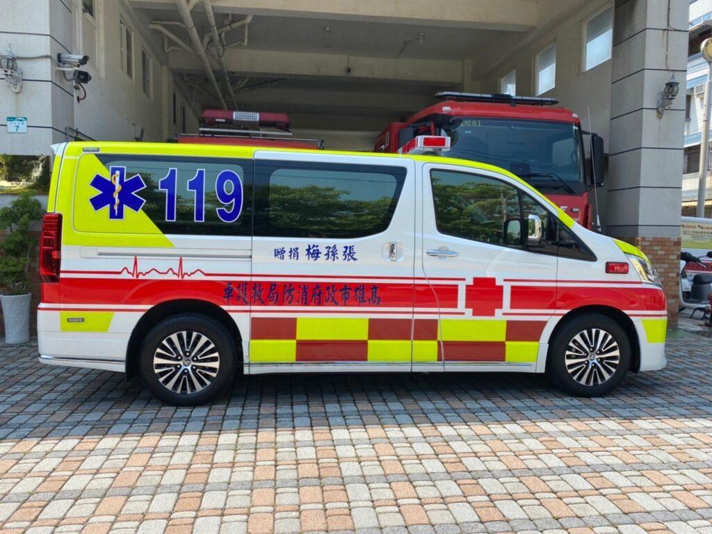 重症插管並裝上葉克膜的女孩昨日從高雄義大轉院至台大，今日凌晨順利抵達。 圖：高雄市消防局提供（示意圖）
