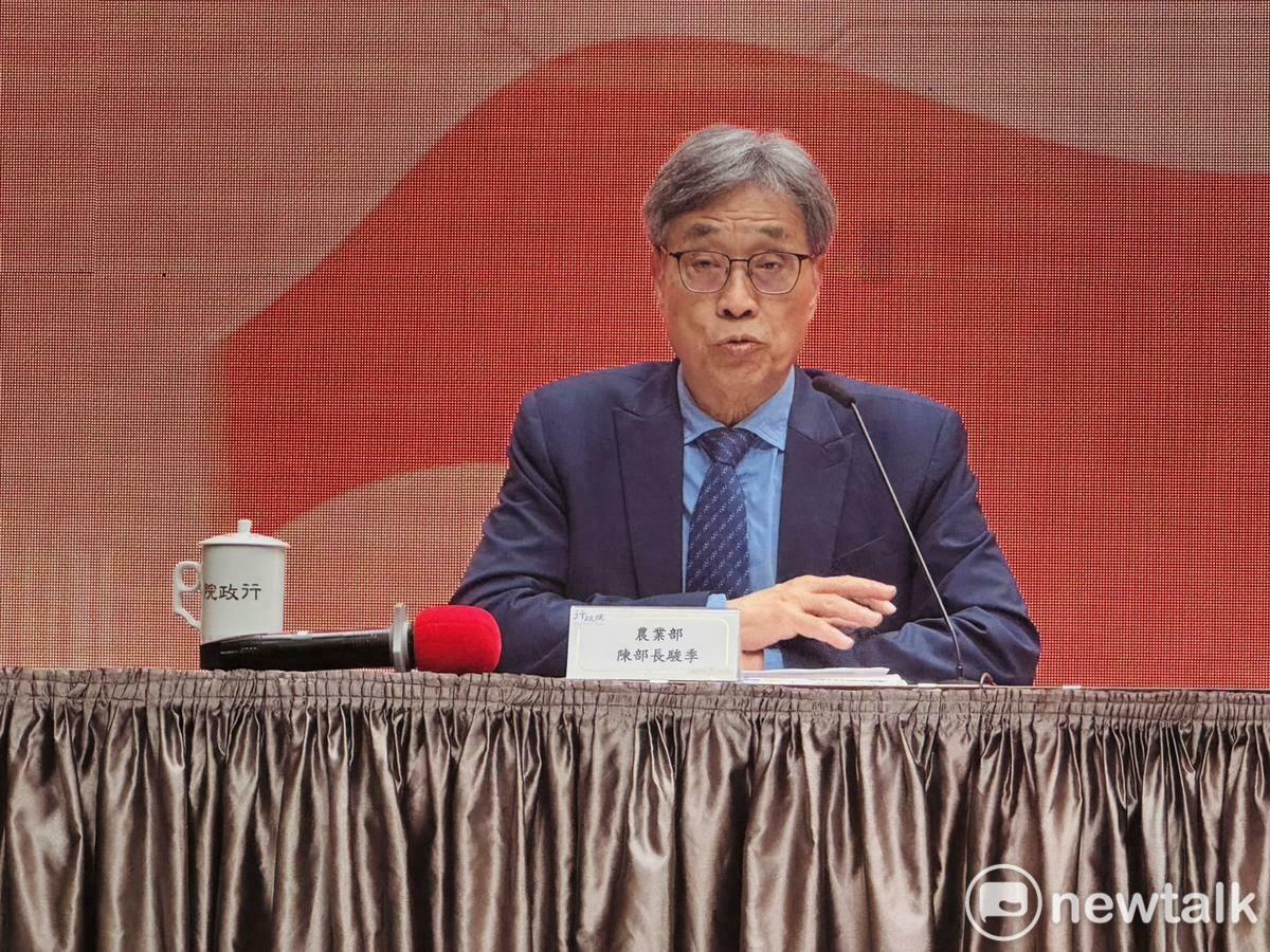 現階段仍未開放廚餘養豬，列席行政院會後記者會的農業部長陳駿季對此強調，未來將以「查核完成、即時監控、法令完備」三項前提為原則，全國434個廚餘養豬場預計在兩週內完成查場。 圖：謝莉慧/攝