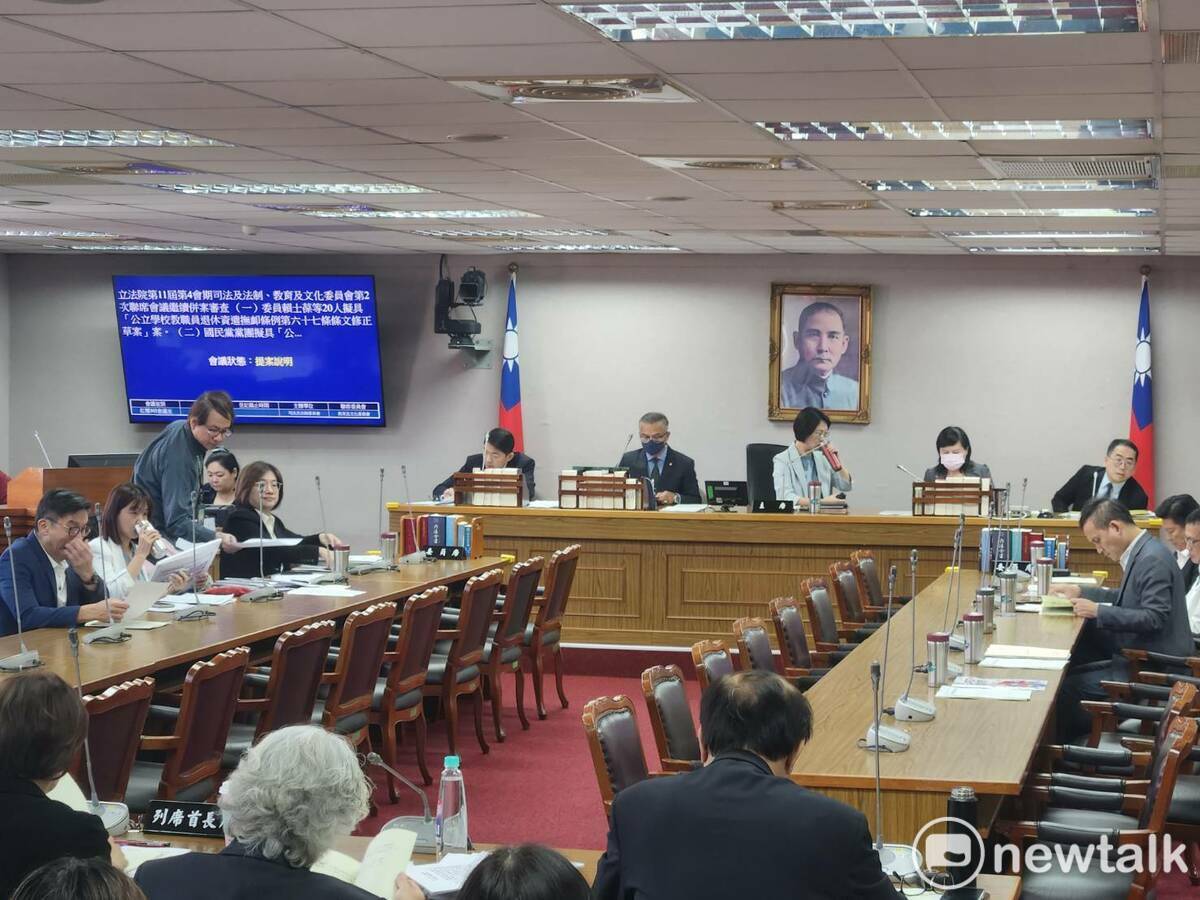 立法院司法及法制委員會審查攸關停砍公教年金的相關修法案，今通過初審，送出委員會。 圖：黃建豪/攝