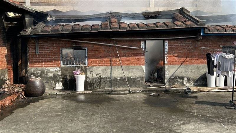 高雄一處三合院發生火警，高齡90歲何姓老屋主死亡。 圖：翻攝畫面