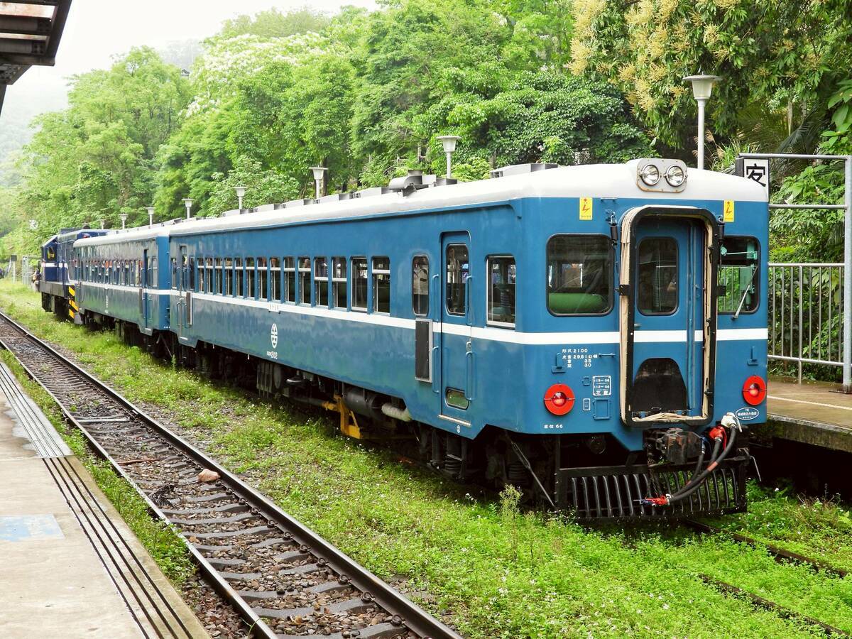 富岡鐵道藝術生活節有機會看到總統花車和DR藍寶寶復古列車靜態展。 圖：台鐵／提供