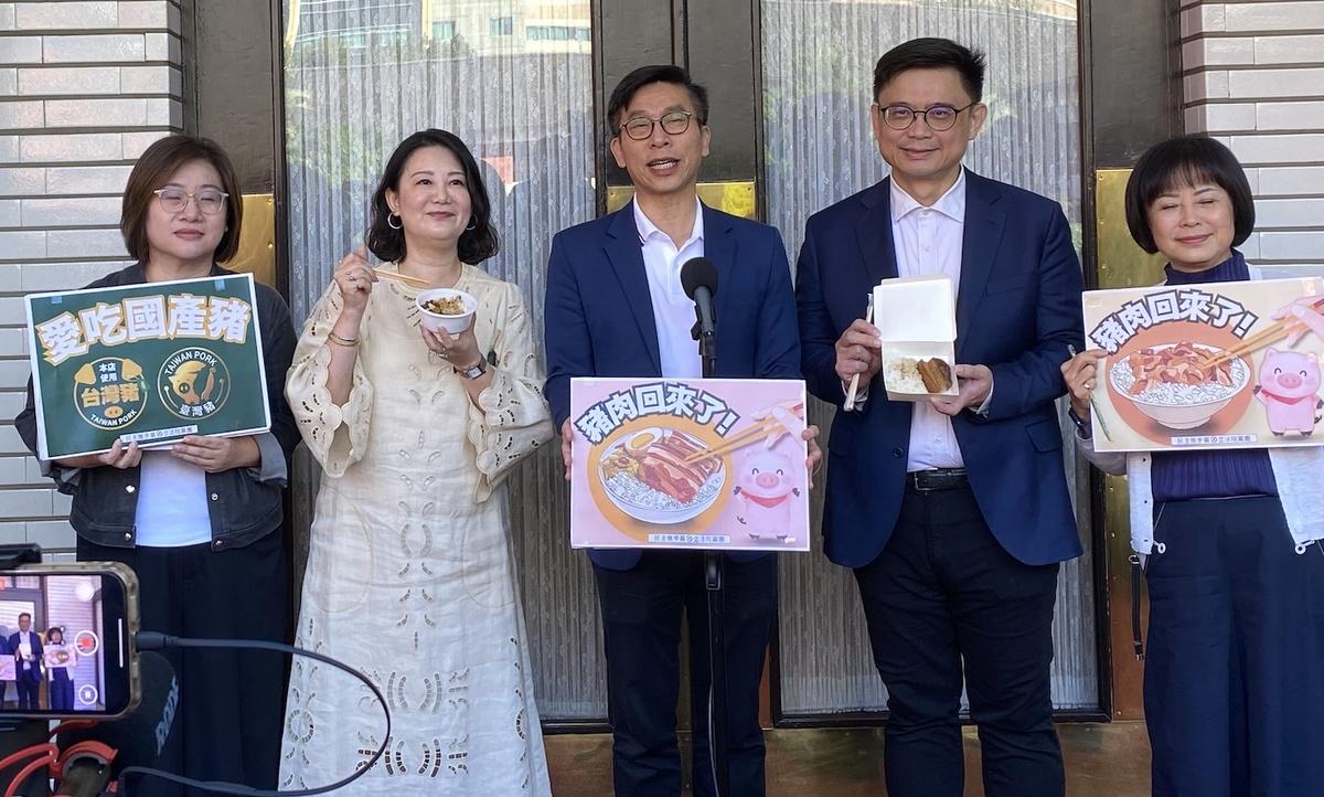 民進黨立院黨團端出熱騰騰、肥滋滋滷肉飯慶祝豬肉禁宰解禁 圖：林朝億/攝