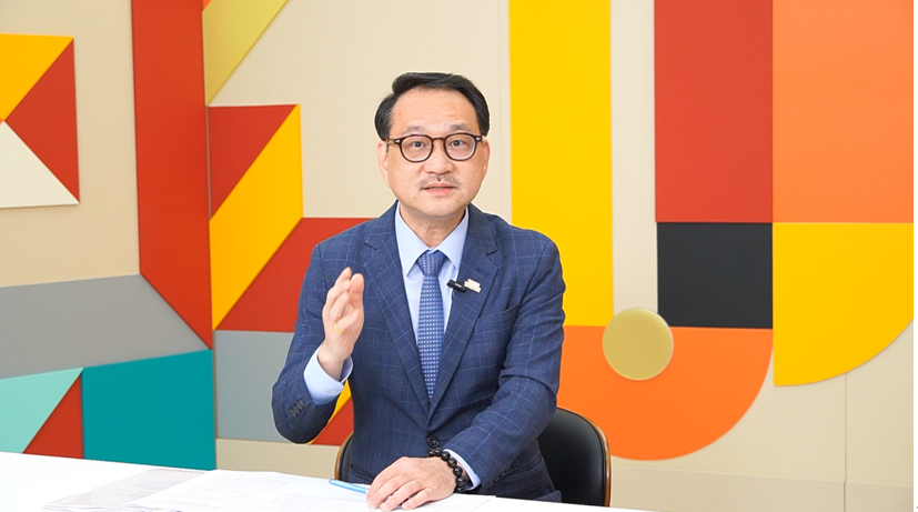 行政院副秘書長阮昭雄接受自由時報網路節目「官我什麼事」專訪，今（7）日上午播出。 圖：自由時報網路節目「官我什麼事」提供