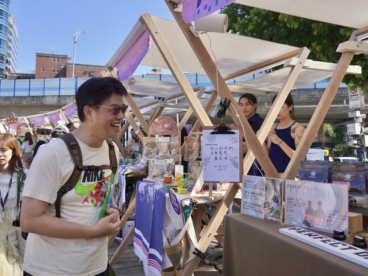 陸委會邱垂正主委特別到場關懷支持港澳朋友。 圖：台港經濟文化合作策進會提供