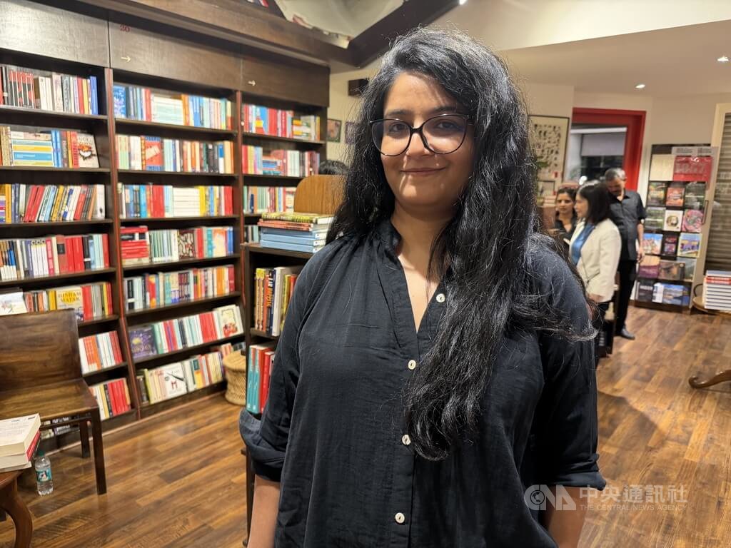 擁有超過15年出版和媒體經驗的印度編輯達夫圖爾（Swati Daftuar）表示，印度常討論英國如何影響當地的語言與生活，而閱讀「臺灣漫遊錄」的故事，讓人得以從另一個視角看到同樣的歷史軌跡，這也成為理解另一種文化的橋梁。 圖：中央社提供/李晉緯新德里攝
