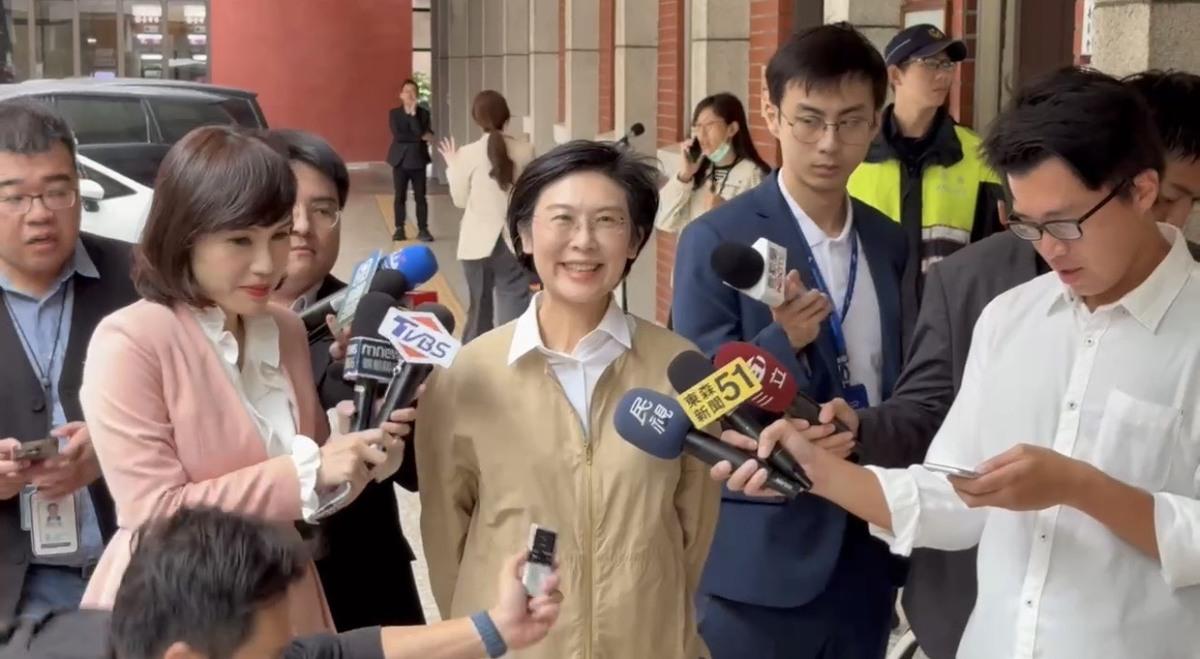 民進黨高雄市長初選開放領表，立委林岱樺盼由「市民做主」，不再讓派系決定高雄未來。 圖：林岱樺辦公室提供