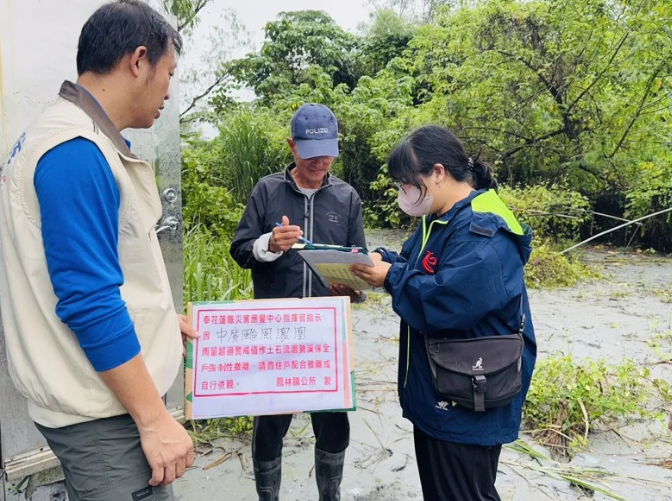 為因應鳳凰颱風，花蓮鳳林鎮公所強制撤離馬太鞍溪堰塞湖保全戶與土石流保全戶。 圖：鳳林鎮公所提供