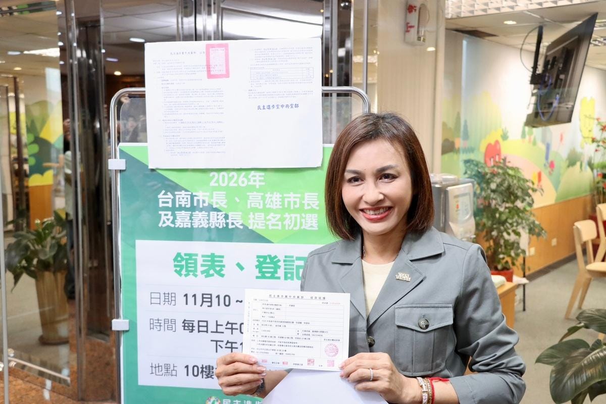 根據最新「網路溫度計」政治人物口碑聲量排行榜周榜，邱議瑩名列第8，遙遙領先其他三位民進黨高雄市長候選人。 圖：邱議瑩競選總部/提供（資料照）