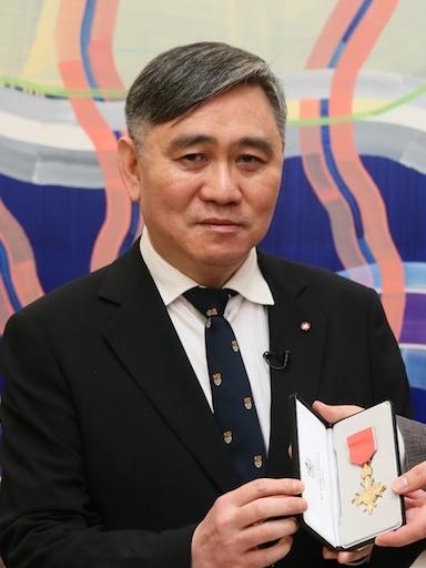 宏仁集團總裁王文洋因被指控長期包養20歲女大生，捲入司法官司。 圖：翻攝自 維基百科