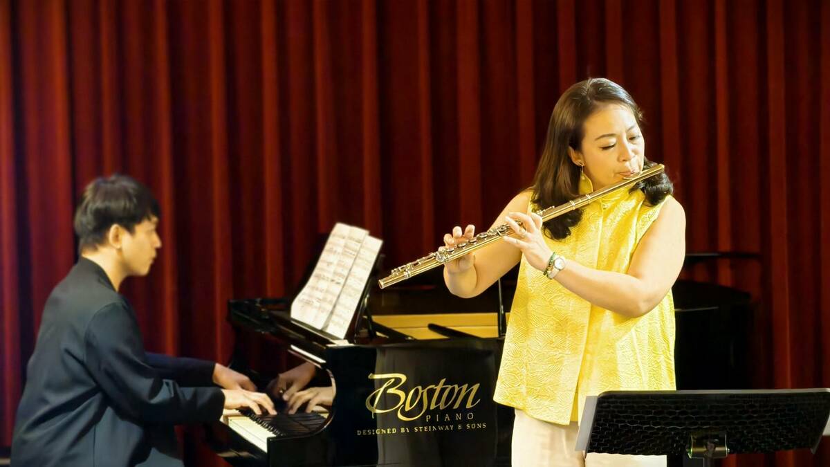 馬曉珮(右)、黃楚涵(左)記者會小秀一段。 圖：孫家銘攝