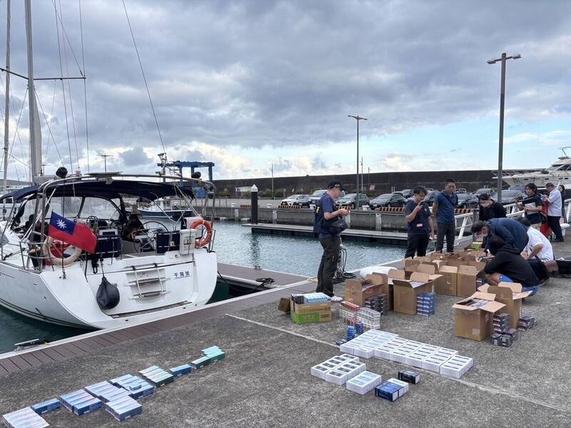 加熱菸合法上市後，不到一個月就爆出全台首宗走私案。 圖：海巡署偵防分署宜蘭查緝隊提供