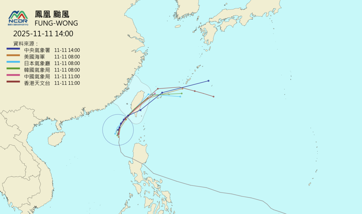 鳳凰颱風15時在鵝鑾鼻的西南方約310公里之處，正逐漸進入台灣西南方近海。 圖：取自NCDR
