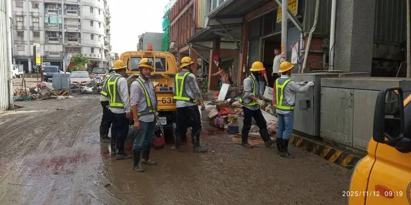 宜蘭多處淹水停電，台電力拼今日全面恢復供電。 圖：台電公司宜蘭區營業處提供