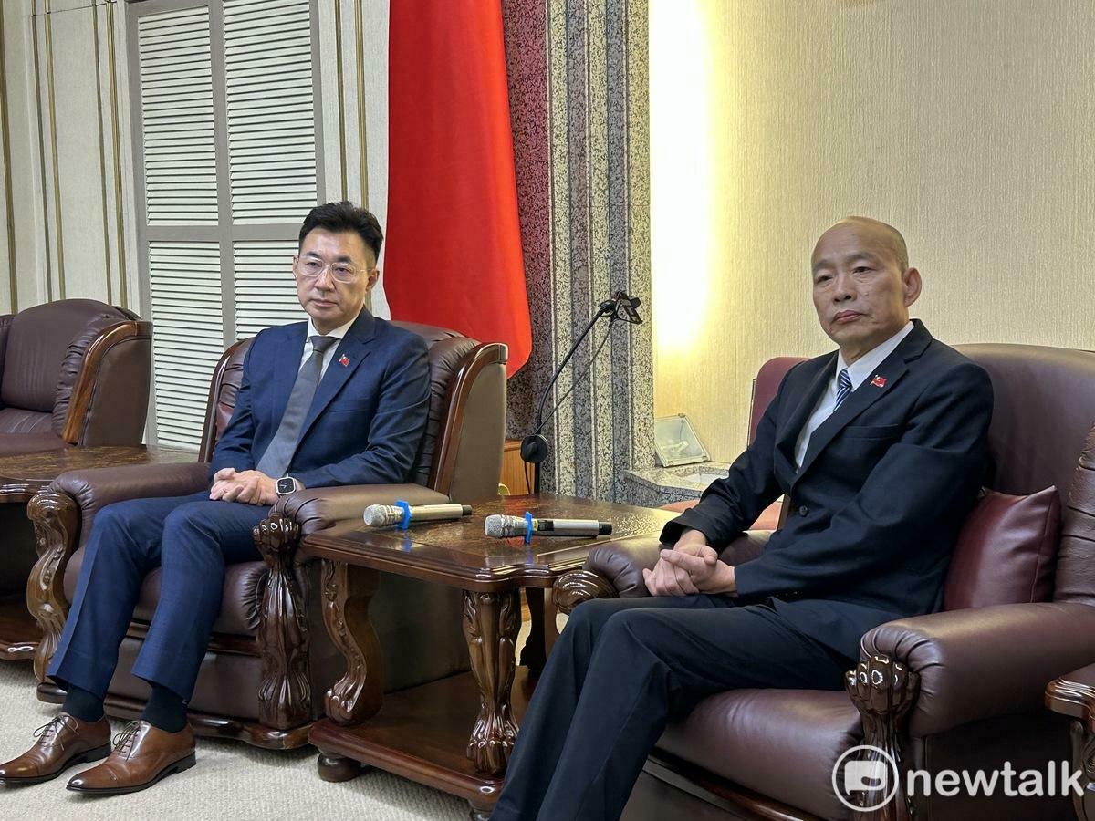 立法院長韓國瑜(右)與副院長江啟臣。 圖：林朝億/攝