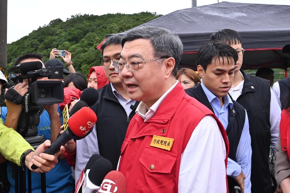 行政院長卓榮泰今(12)日視察宜蘭蘇澳溪分洪工程後受訪。 圖：行政院提供