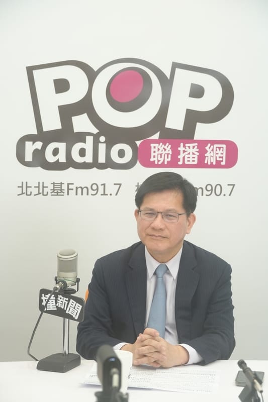 關於蕭美琴赴歐洲，林佳龍說，跟007的劇情相比應該是一樣的驚險。 圖：《POP撞新聞》提供