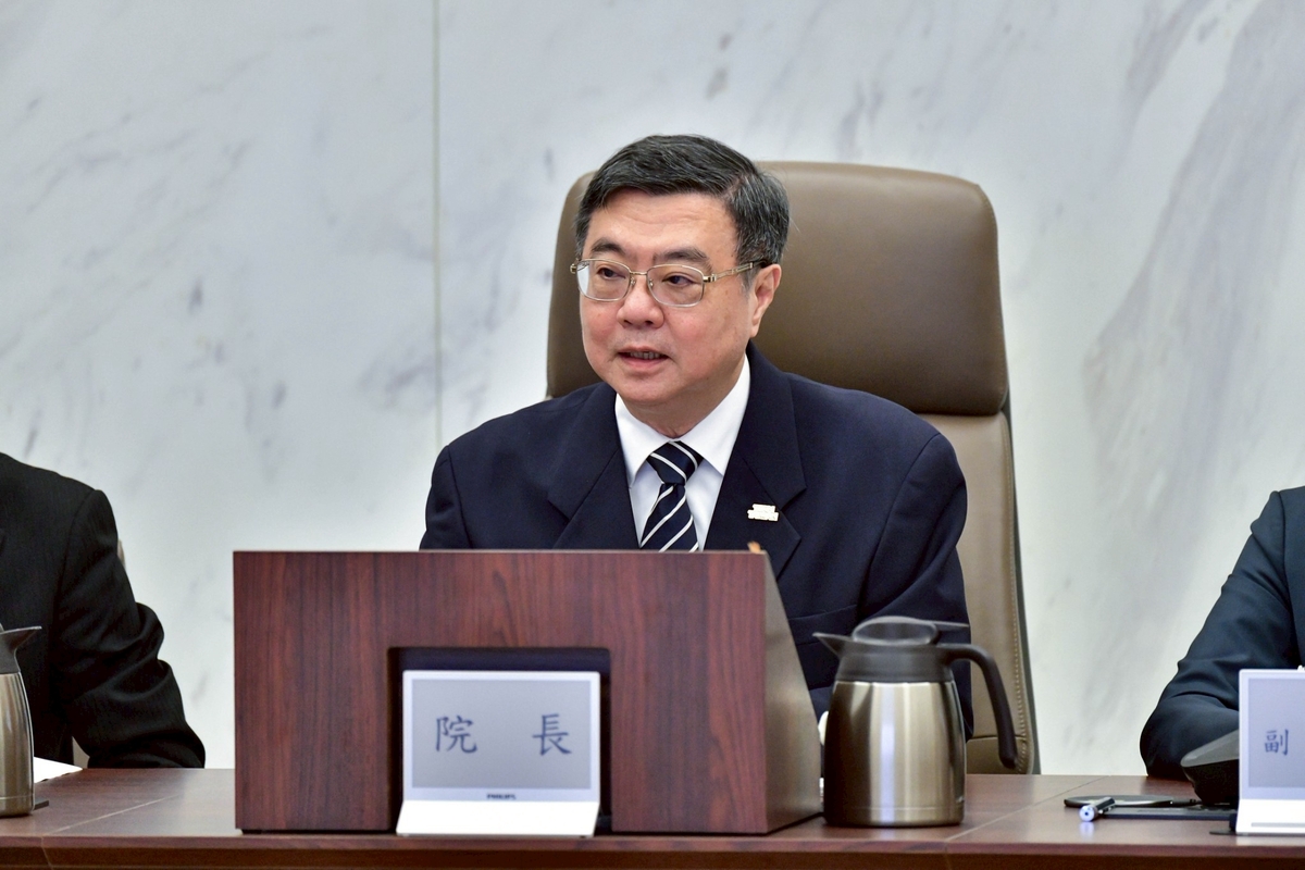 行政院長卓榮泰裁示，禁運禁宰期間累積39萬頭毛豬，農業部要依規劃執行產銷調節，有秩序地釋出毛豬維持合理價格，目前大約在每公斤91.2到111元之間，農業部在穩定市場供需的同時也要保障豬農、兼顧消費者權益。 圖：行政院提供（資料照片）