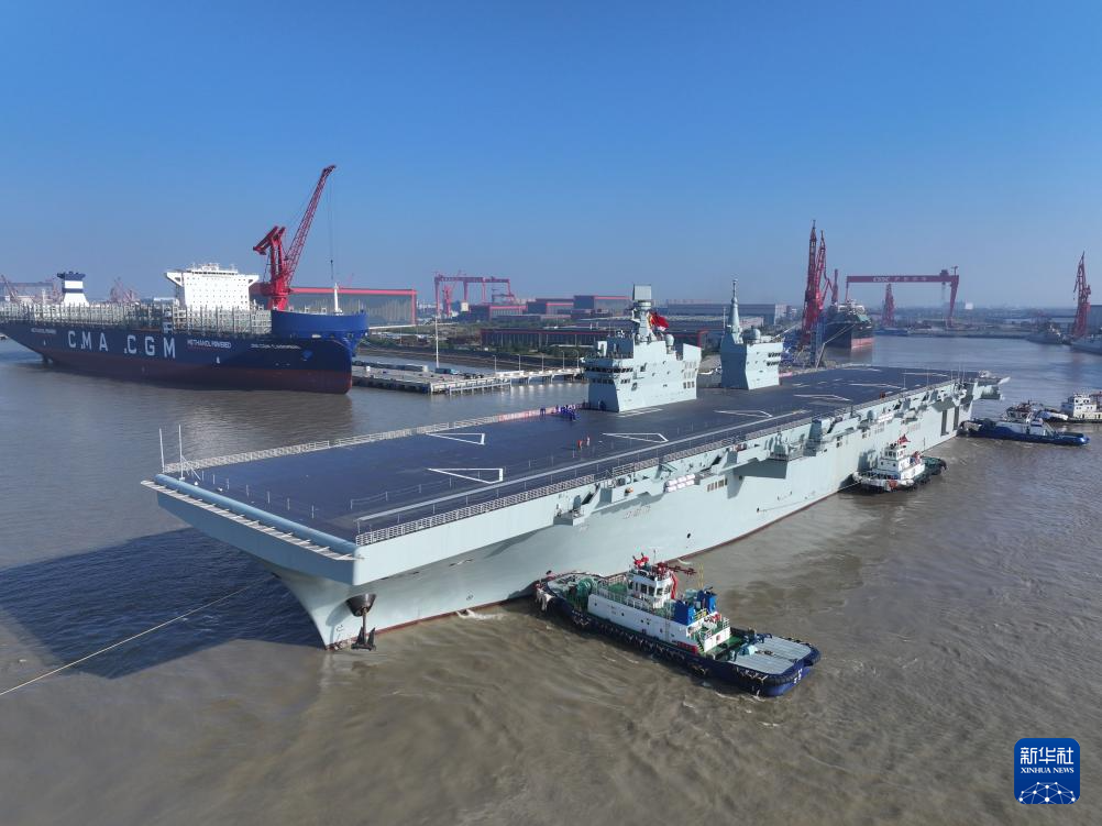 中國新一代兩棲攻擊艦首艦「四川艦」，14日上午展開首次海試。 圖：翻攝陸網/新華網