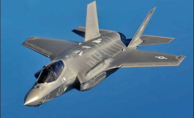 美國總統川普 17 日表示，將批准向沙烏地阿拉伯出售 F-35 隱形戰鬥機，引發中東及美國政界高度關注。 圖：翻攝自 @Osint613 X 帳號
