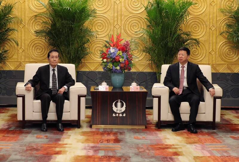 國民黨副主席張榮恭今晚在上海和平飯店與中國國台辦主任宋濤會面。 圖：國民黨提供