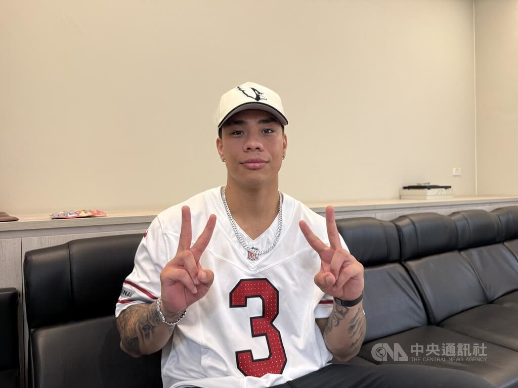 洛杉磯道奇隊野手柯敬賢（圖）磨練球技，希望讓更多人認識「台灣」，用原住民歌當出場曲，也期盼打出成績，「讓更多人看到我是從台灣來的選手。」中央社記者謝靜雯攝 114年11月15日